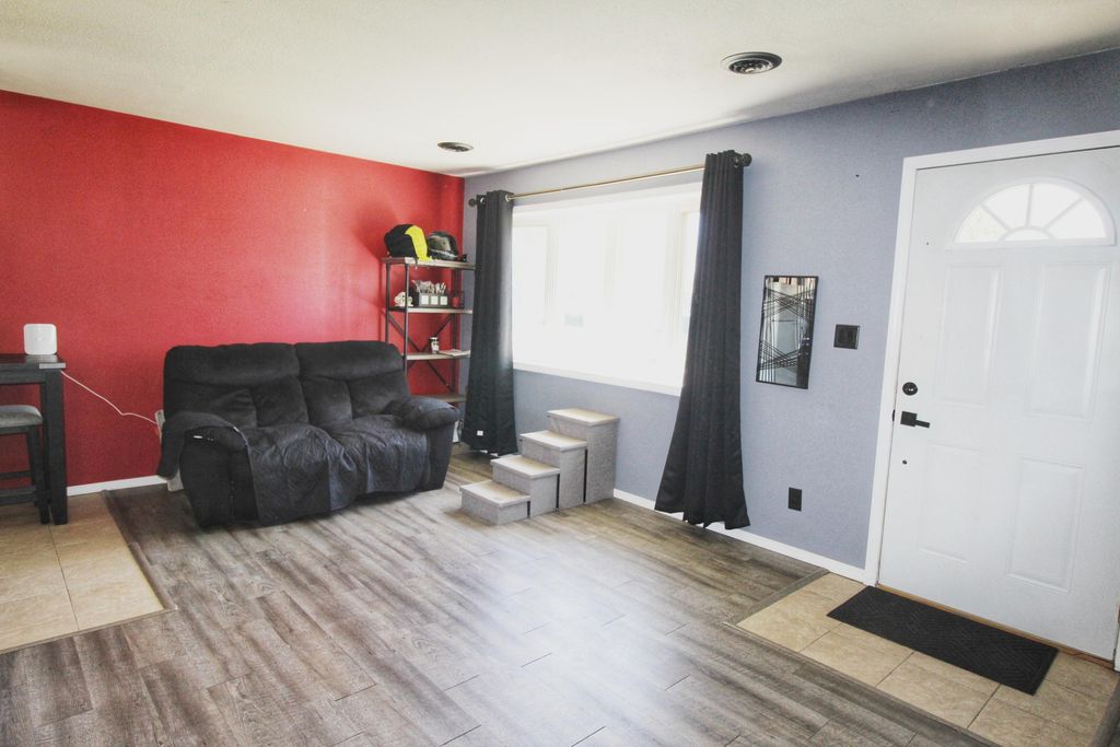 Photo of 1322 W 1st Place, Hobart, IN 46342 (MLS # 837492)