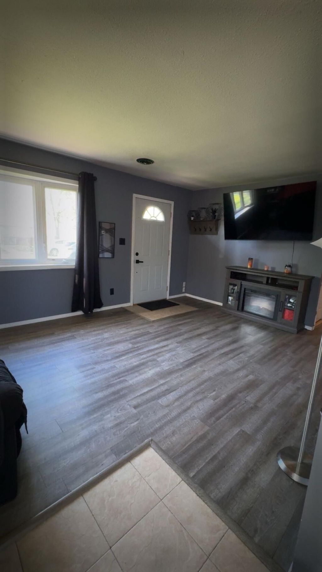 Photo of 1322 W 1st Place, Hobart, IN 46342 (MLS # 837492)