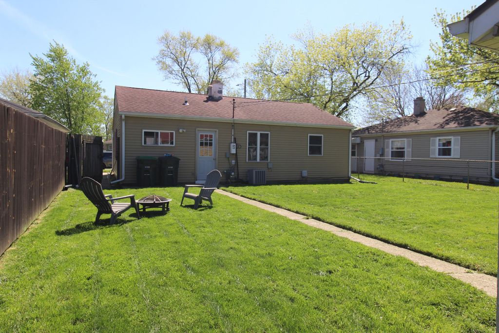 Photo of 1322 W 1st Place, Hobart, IN 46342 (MLS # 837492)