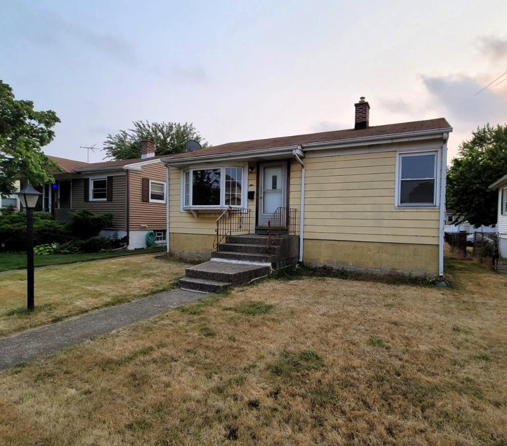 Photo of 2716 White Oak Avenue, Whiting, IN 46394 (MLS # 843761)