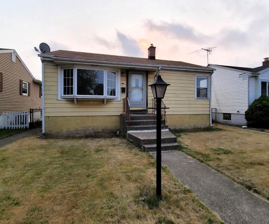 Photo of 2716 White Oak Avenue, Whiting, IN 46394 (MLS # 843761)