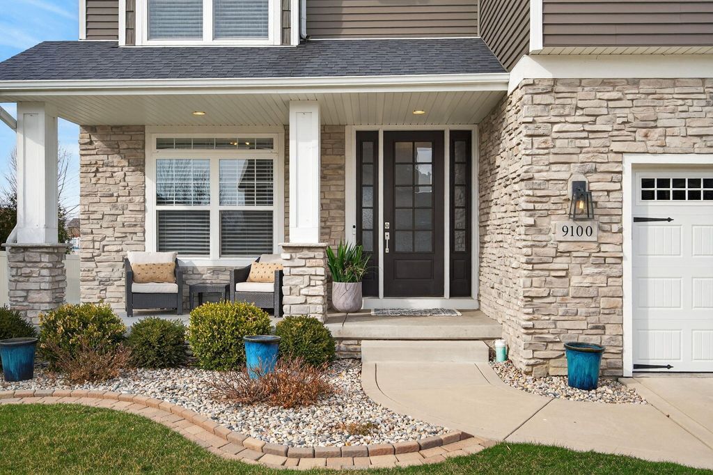 Photo of 9100 W 97th Place, Saint John, IN 46373 (MLS # 835855)