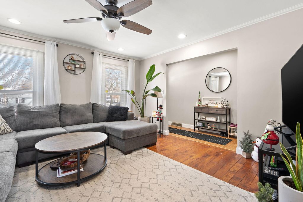 Photo of 1407 Peachtree Drive, Valparaiso, IN 46383 (MLS # 831654)