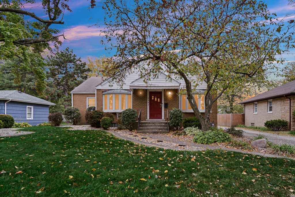 Photo of 8342 Howard Avenue, Munster, IN 46321 (MLS # 830287)