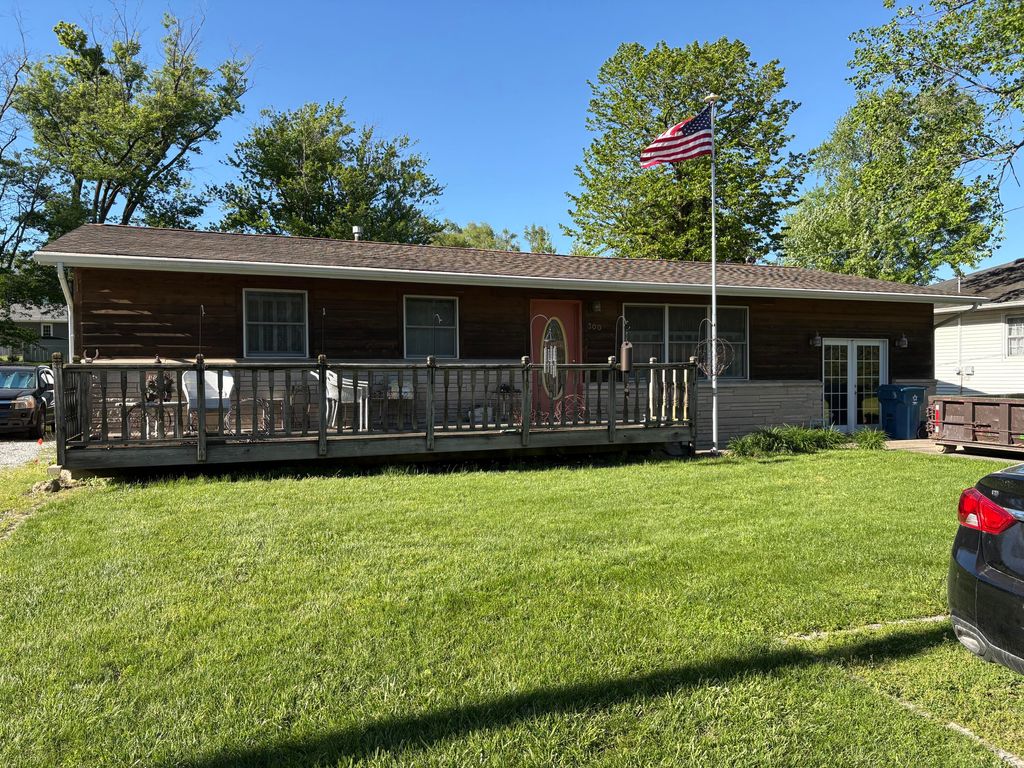 Photo of 300 11th Street SW, DeMotte, IN 46310 (MLS # 838731)
