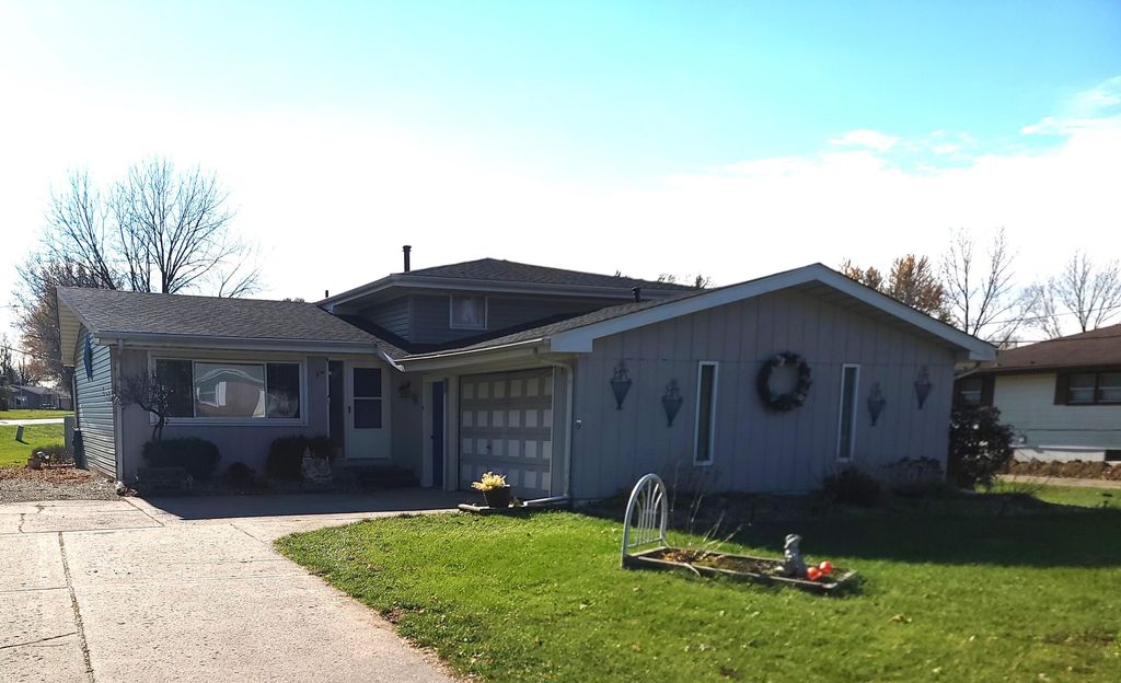 Photo of 1328 Hilltop Drive, Lowell, IN 46356 (MLS # 832665)