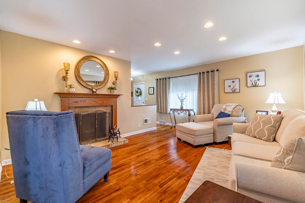 Photo of 7445 Woodmar Avenue, Hammond, IN 46323 (MLS # 833199)