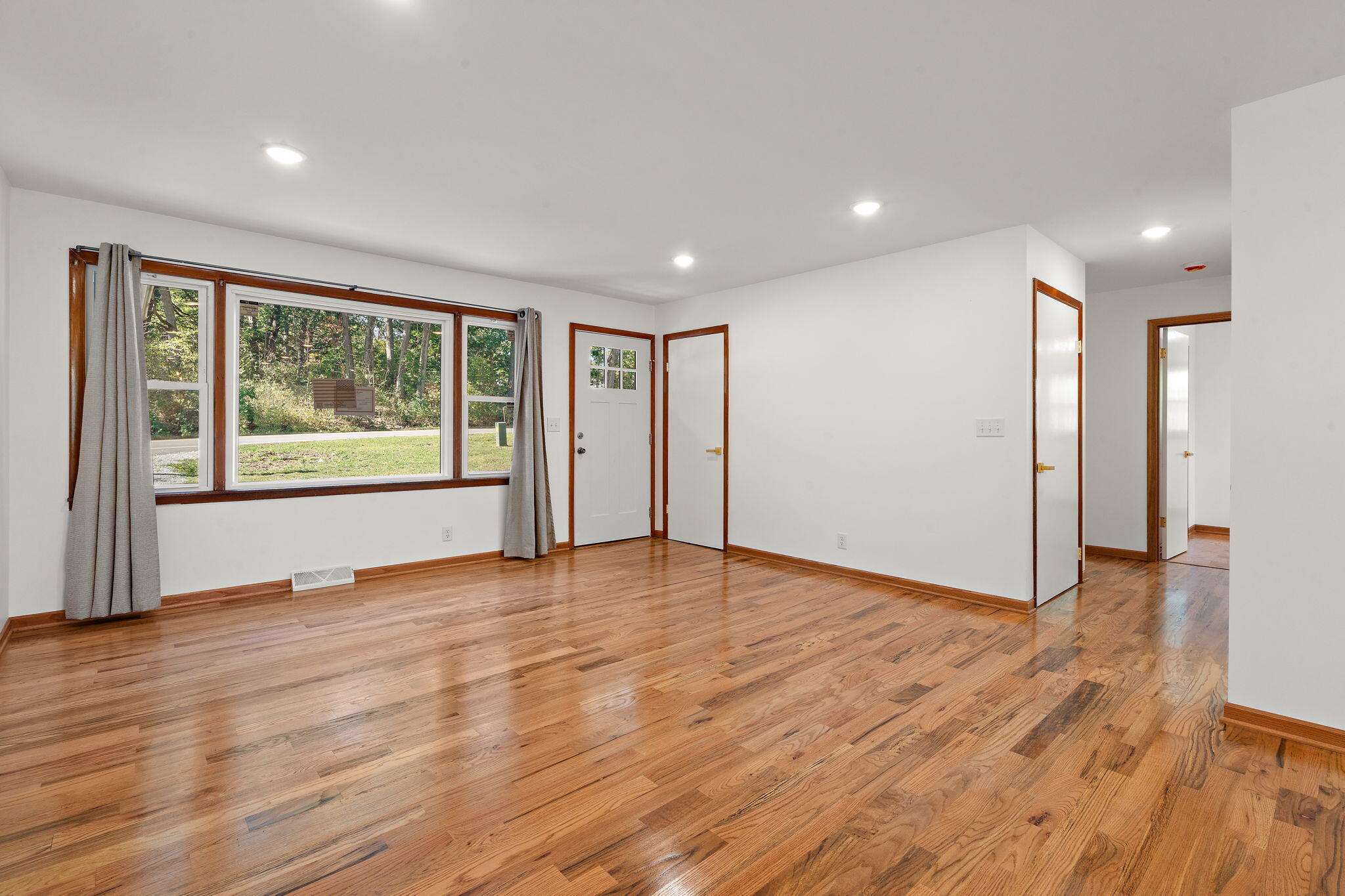 Crown Point, Indiana 46307, United States, 4 Bedrooms Bedrooms, ,3 BathroomsBathrooms,Residential,Active,220972