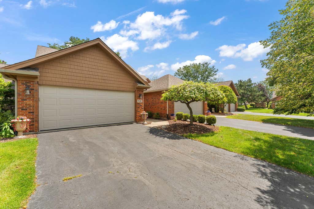 Photo of 930 Cornwallis Lane, Munster, IN 46321 (MLS # 843798)