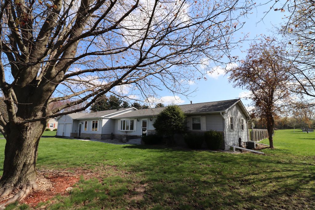 Photo of 1125 N 350 E, Chesterton, IN 46304 (MLS # 836932)