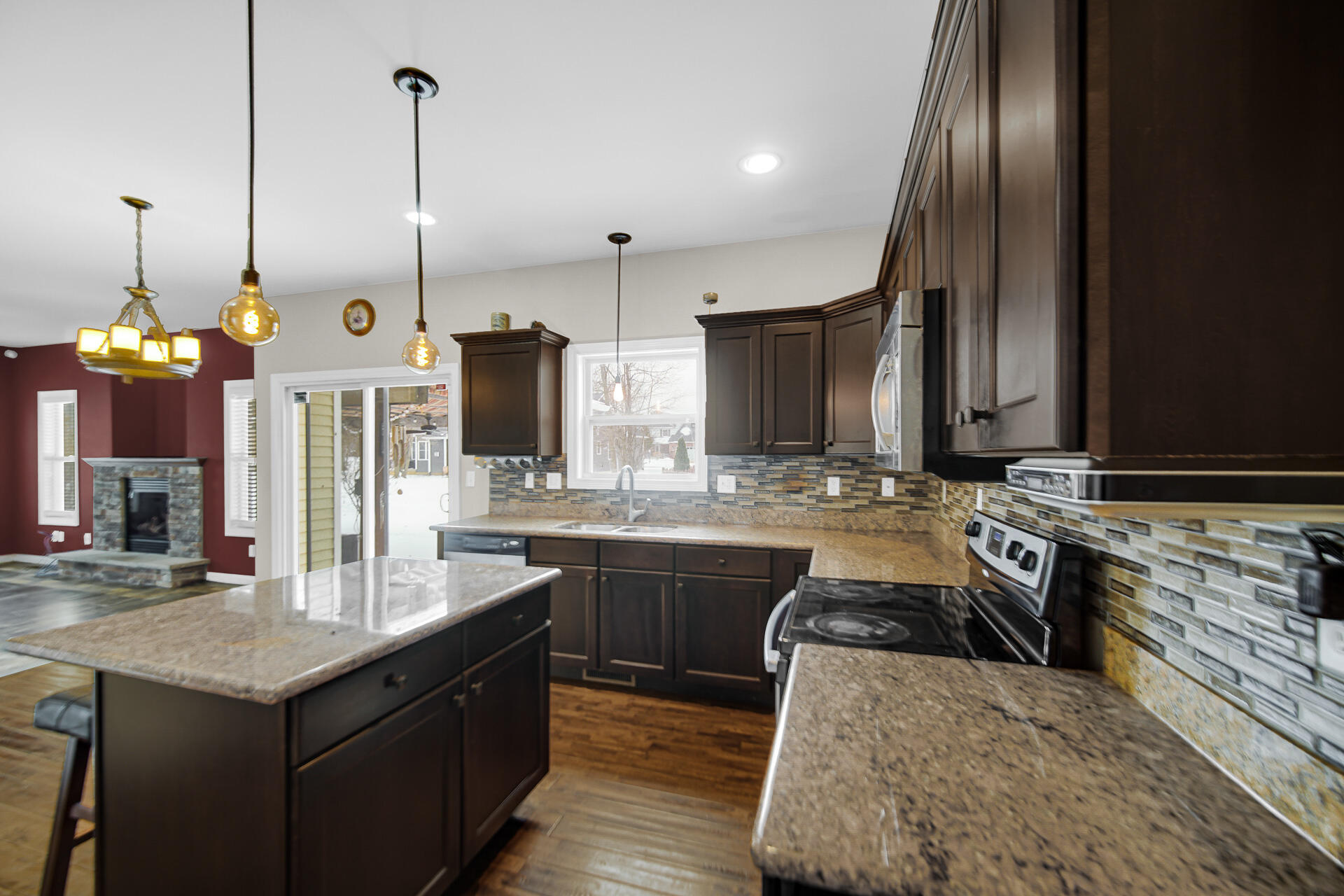 8 W Shakespeare Drive