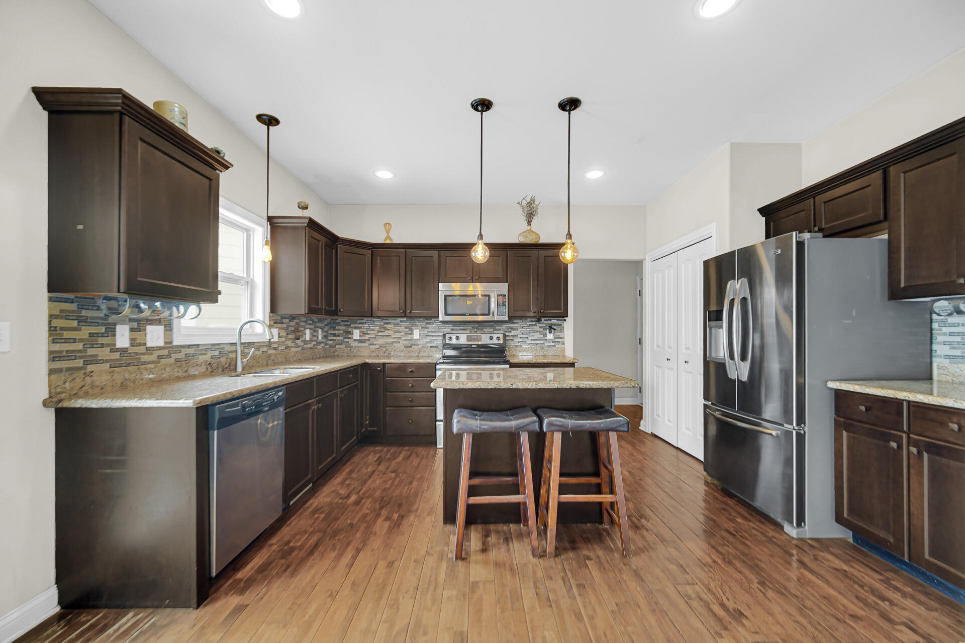 8 W Shakespeare Drive