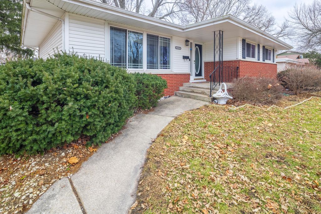 Photo of 9133 Foliage Lane, Munster, IN 46321 (MLS # 834326)