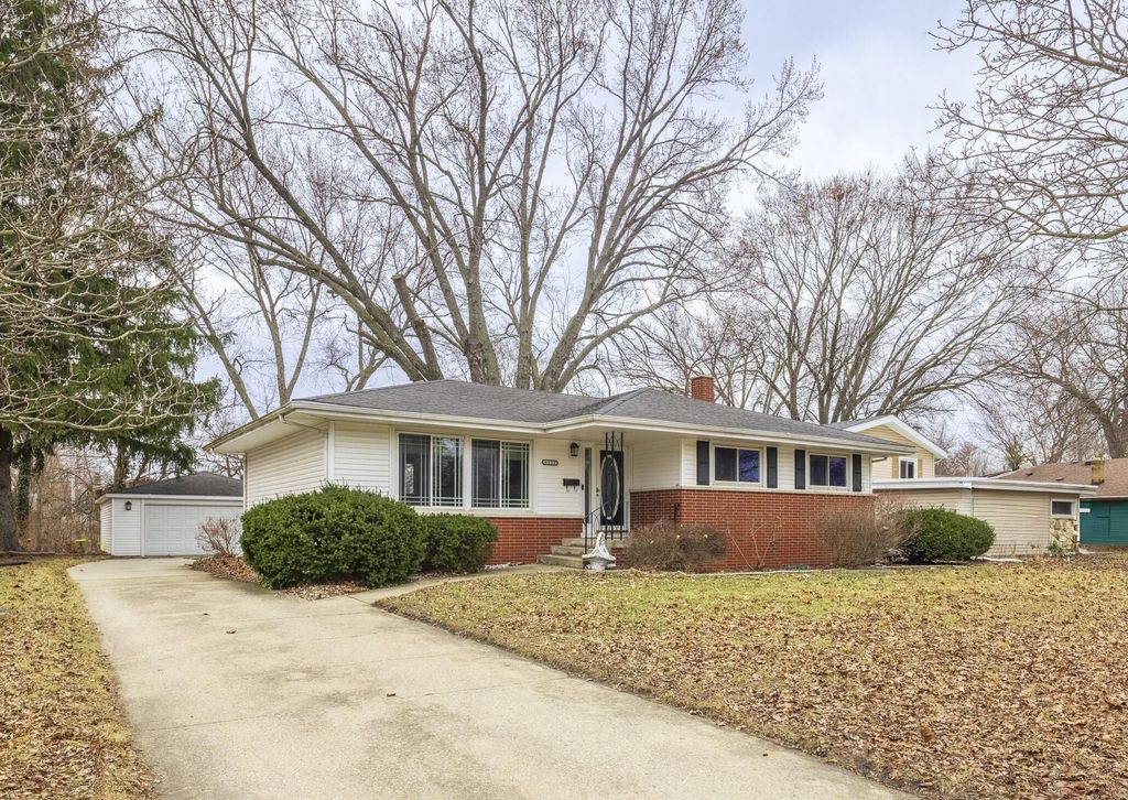 Photo of 9133 Foliage Lane, Munster, IN 46321 (MLS # 834326)