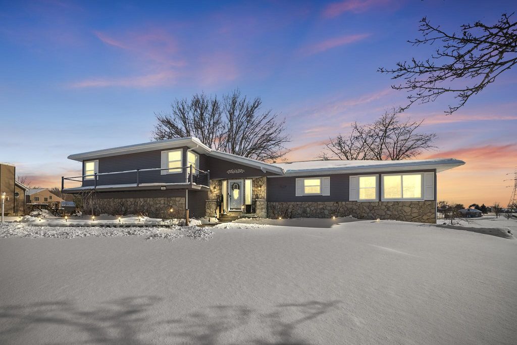 Photo of 284 Castlewood Drive, Valparaiso, IN 46385 (MLS # 833631)