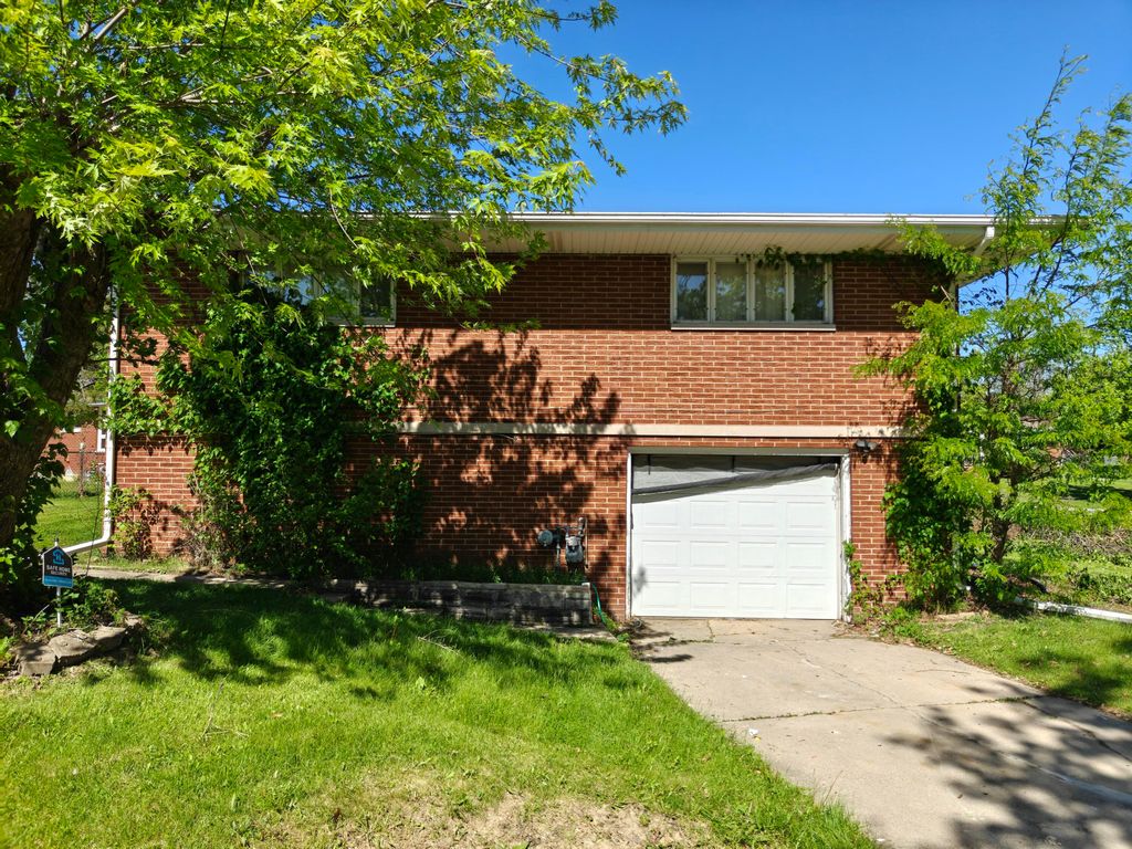 Photo of 642 E 54th Place, Merrillville, IN 46410 (MLS # 838698)