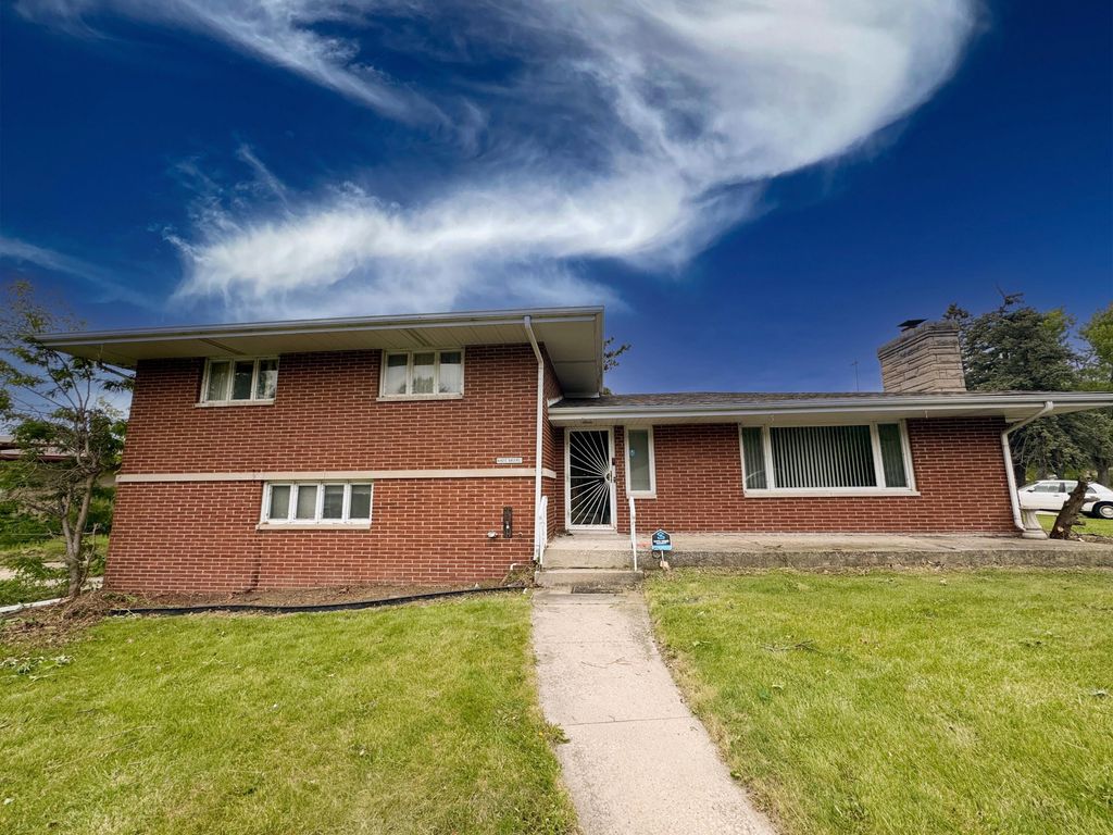 Photo of 642 E 54th Place, Merrillville, IN 46410 (MLS # 838698)