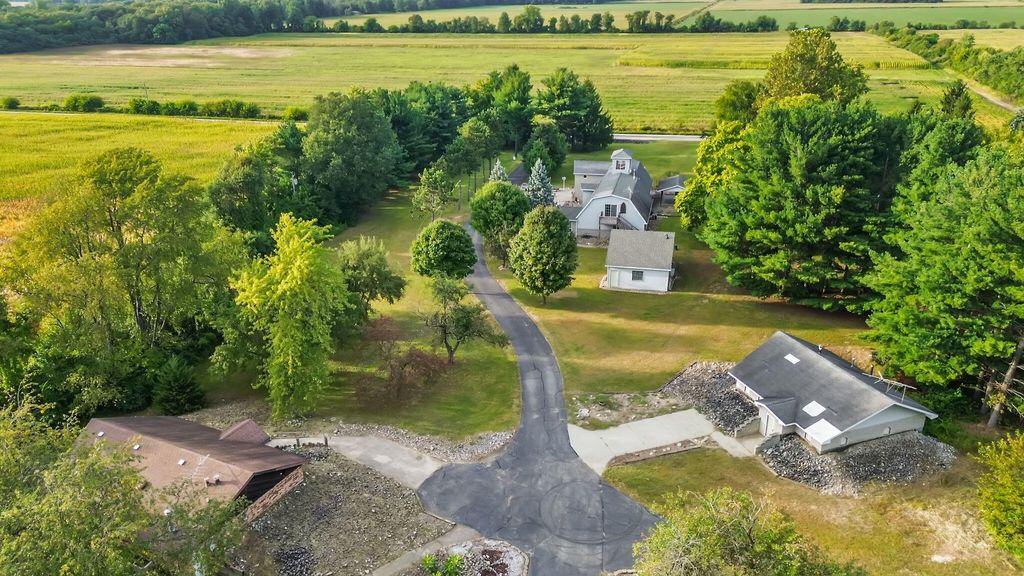 Photo of 2549 E 1100 N, DeMotte, IN 46310 (MLS # 837259)