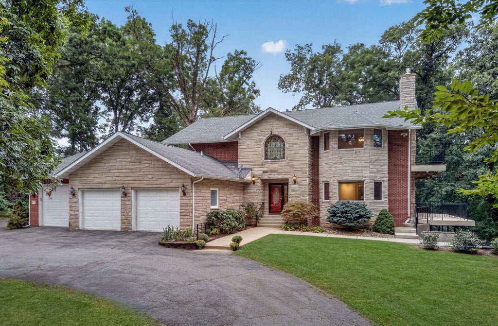 Photo of 80 N 600 W, Valparaiso, IN 46385 (MLS # 845776)