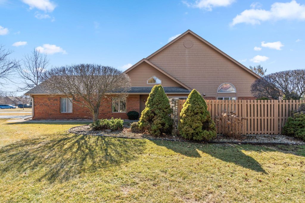 Photo of 911 Westminster Lane, Munster, IN 46321 (MLS # 834646)