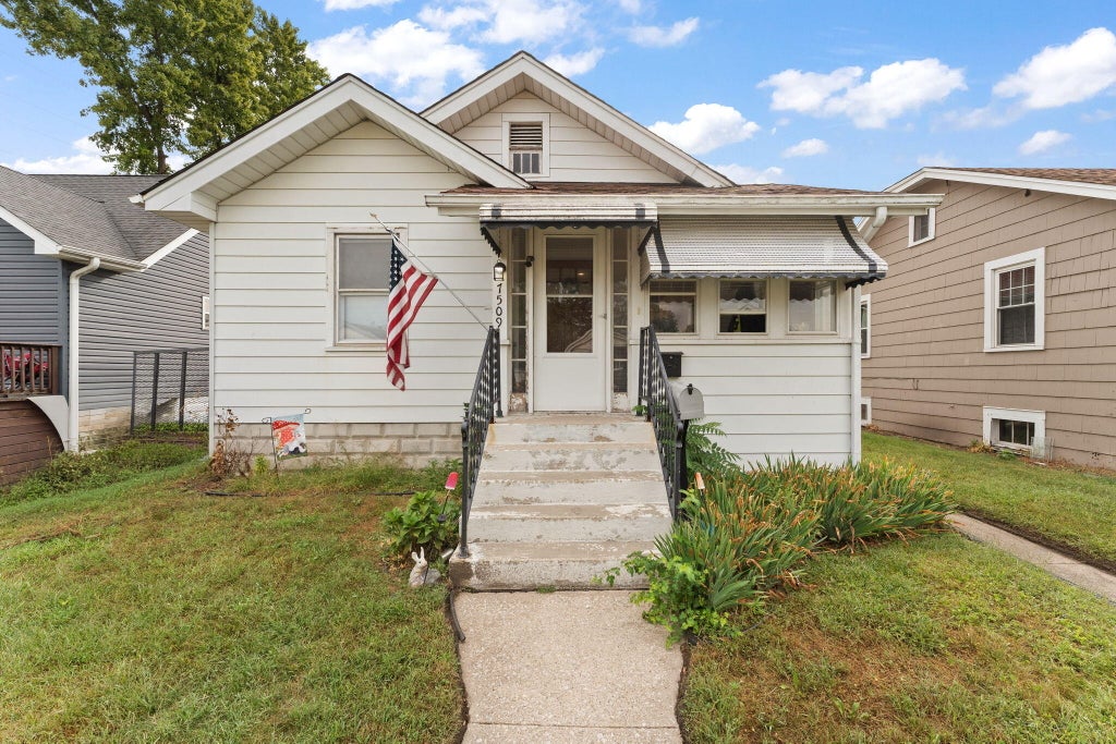 Photo of 7509 Jackson Avenue, Hammond, IN 46324 (MLS # 845312)