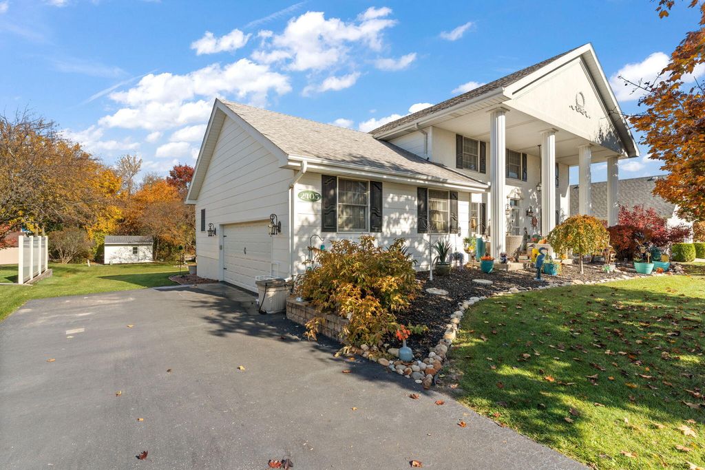 Photo of 2405 Kings Court, Dyer, IN 46311 (MLS # 831291)