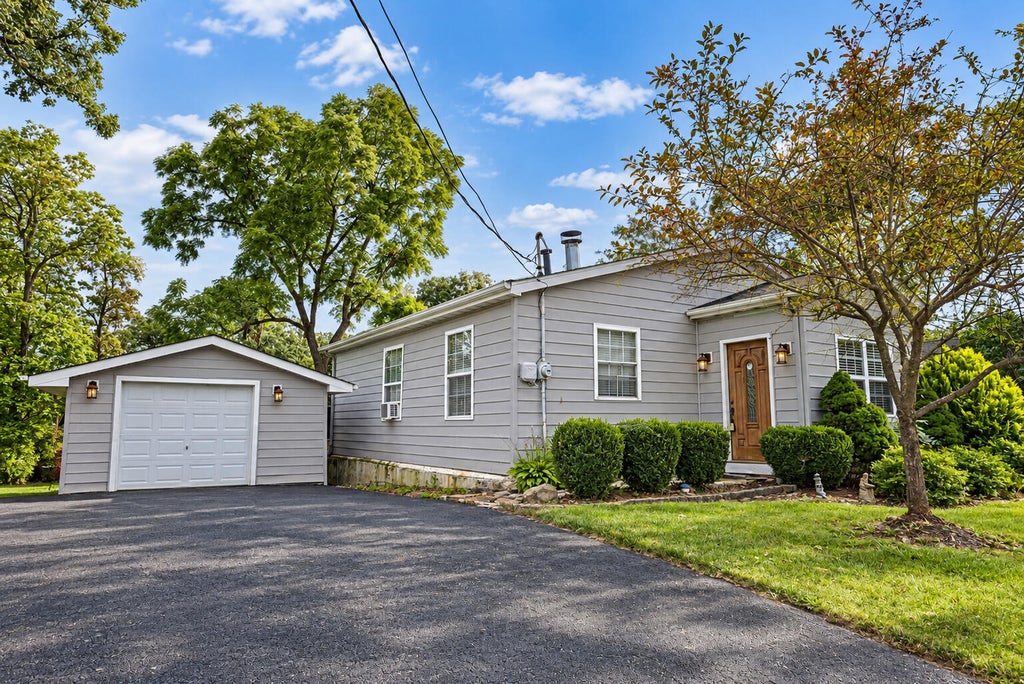 Photo of 13151 NW Lake Shore Drive, Cedar Lake, IN 46303 (MLS # 845442)