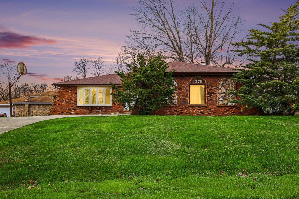 Photo of 1379 Leeward Road, Crown Point, IN 46307 (MLS # 836638)