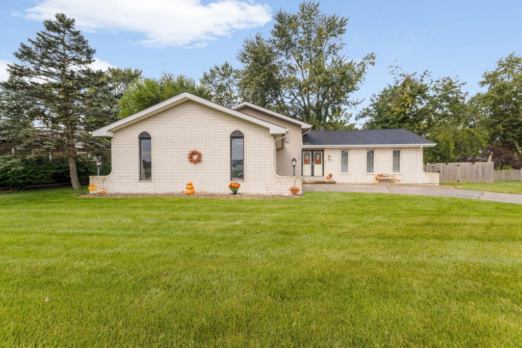 Photo of 13604 Parrish Avenue, Cedar Lake, IN 46303 (MLS # 844705)