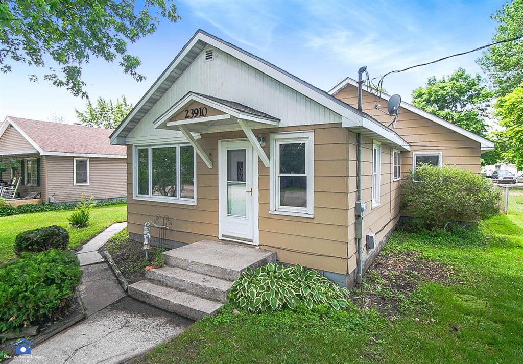 Photo of 23910 Ivy Street, Schneider, IN 46376 (MLS # 846788)