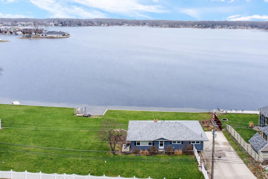 Photo of 238 W Johnson Road, La Porte, IN 46350 (MLS # 833187)