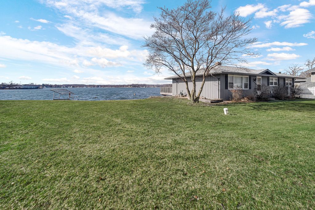 Photo of 238 W Johnson Road, La Porte, IN 46350 (MLS # 833187)