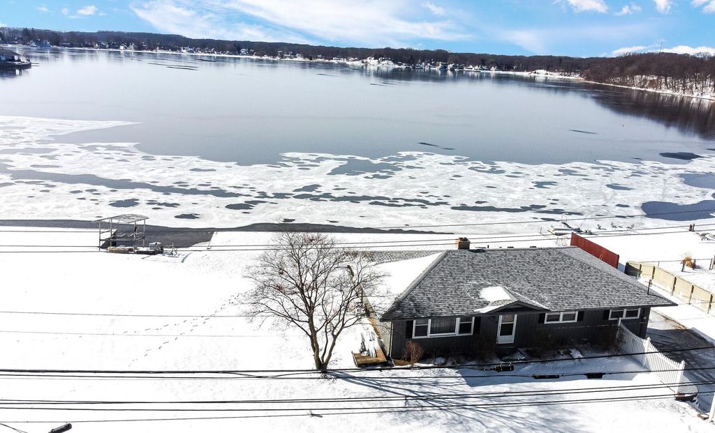 Photo of 238 W Johnson Road, La Porte, IN 46350 (MLS # 833187)