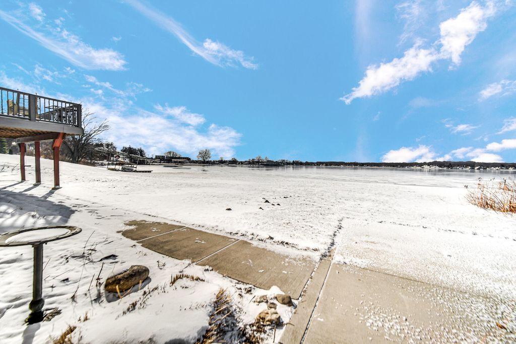 Photo of 238 W Johnson Road, La Porte, IN 46350 (MLS # 833187)