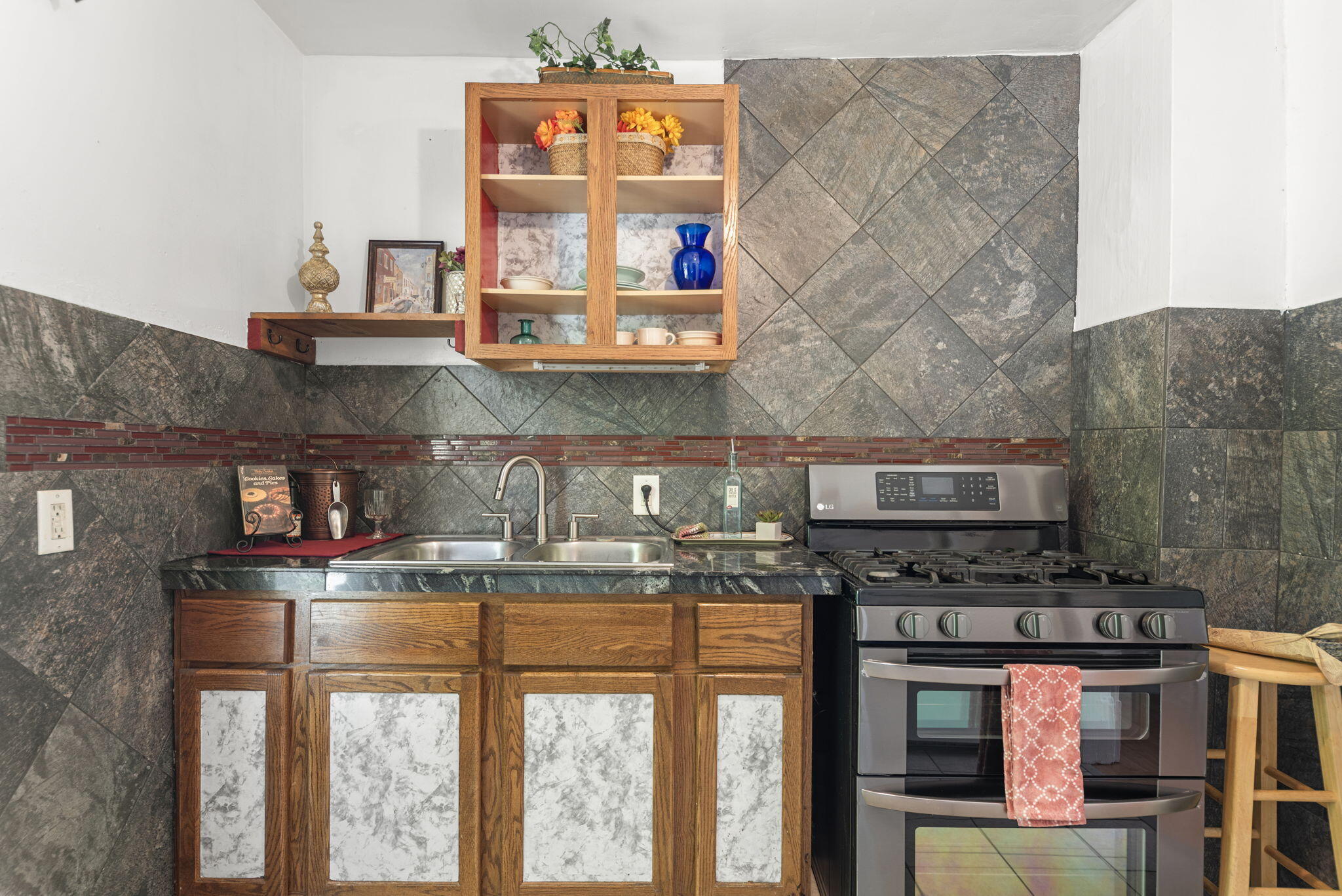 Hammond, Indiana 46324, United States, 2 Bedrooms Bedrooms, ,1 BathroomBathrooms,Residential,Active,214136