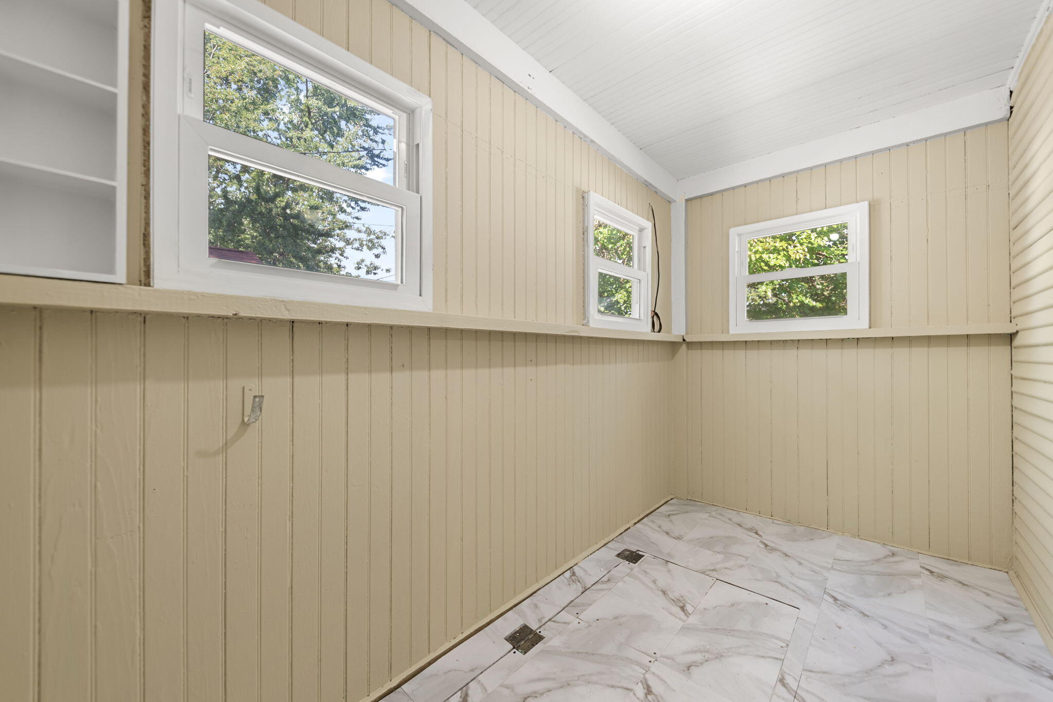 Hammond, Indiana 46324, United States, 2 Bedrooms Bedrooms, ,1 BathroomBathrooms,Residential,Active,214136