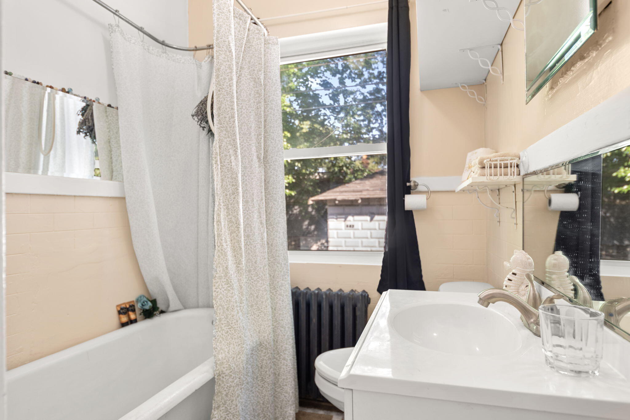 Hammond, Indiana 46324, United States, 2 Bedrooms Bedrooms, ,1 BathroomBathrooms,Residential,Active,214136