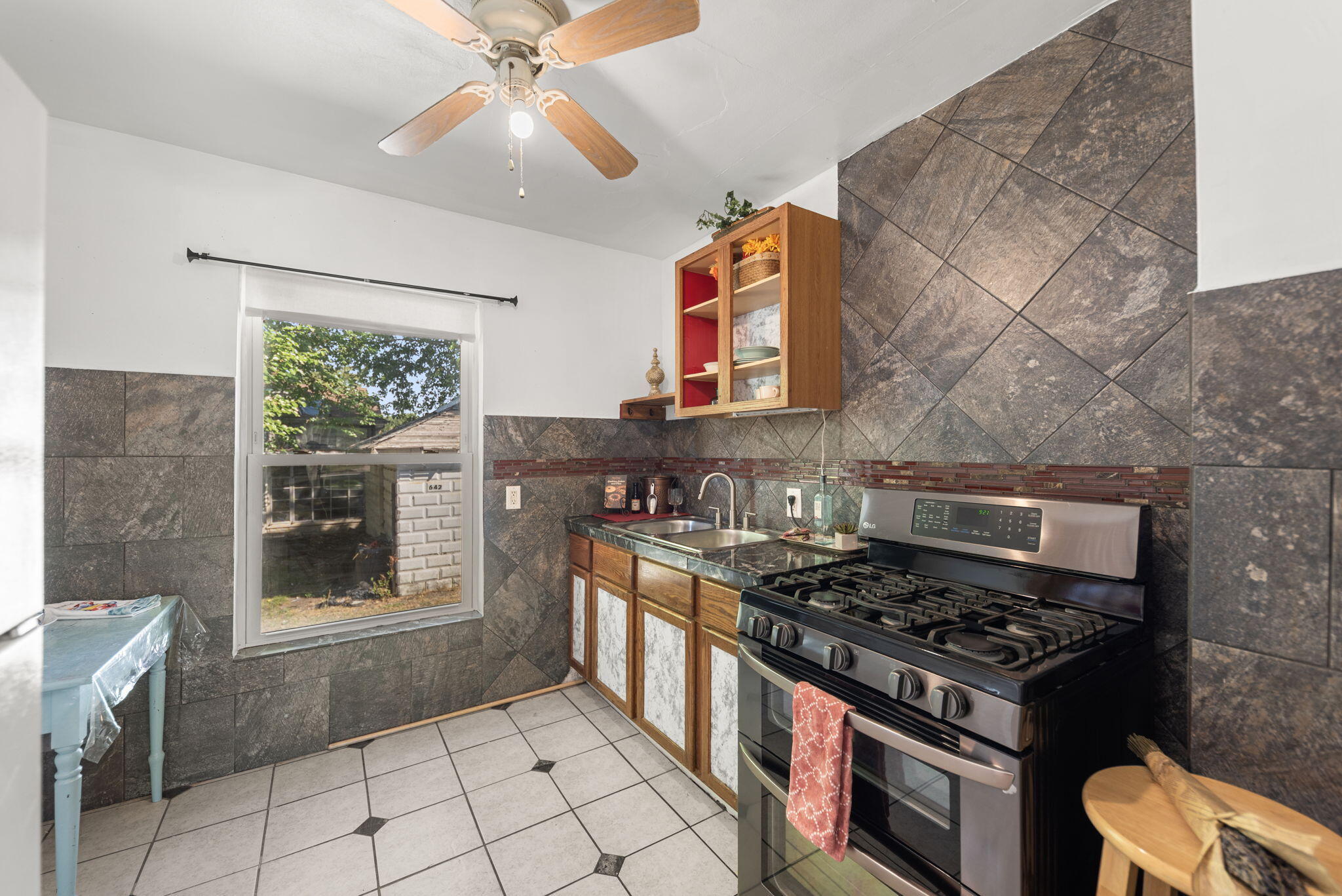 Hammond, Indiana 46324, United States, 2 Bedrooms Bedrooms, ,1 BathroomBathrooms,Residential,Active,214136