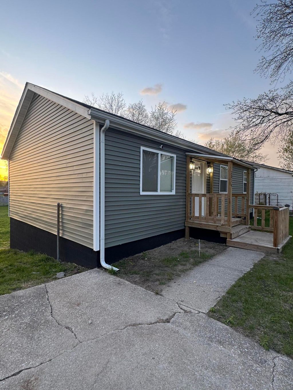 Photo of 2014 Matthews Place, Gary, IN 46406 (MLS # 837593)