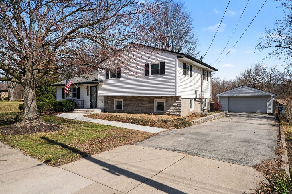 Photo of 1904 Sherman Street, Schererville, IN 46375 (MLS # 835419)