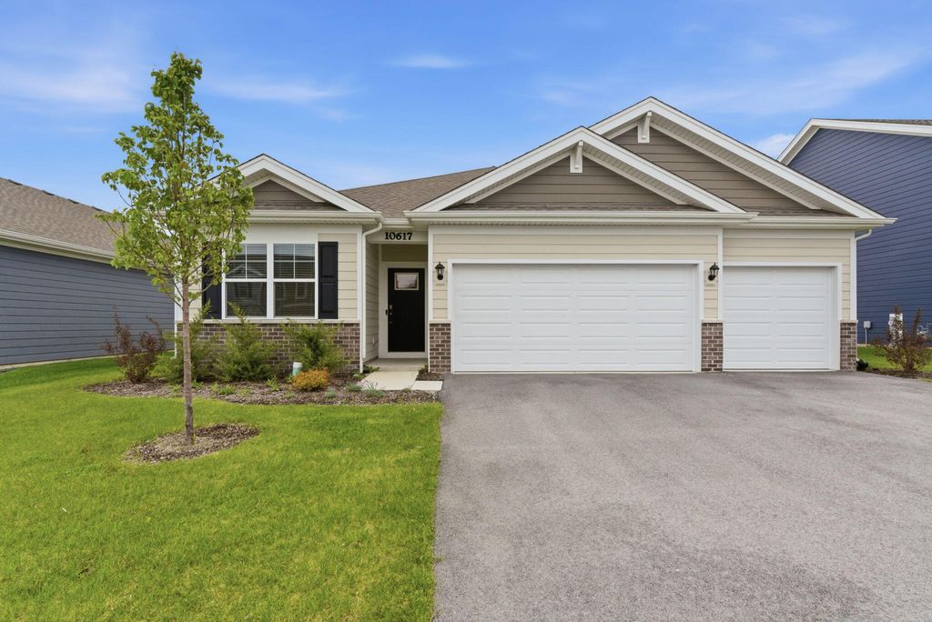 Photo of 10617 Whitney Place, Crown Point, IN 46307 (MLS # 838426)