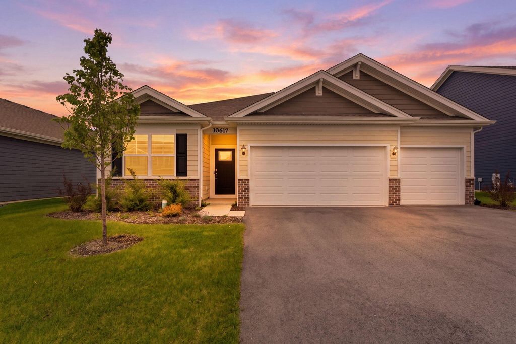 Photo of 10617 Whitney Place, Crown Point, IN 46307 (MLS # 838426)