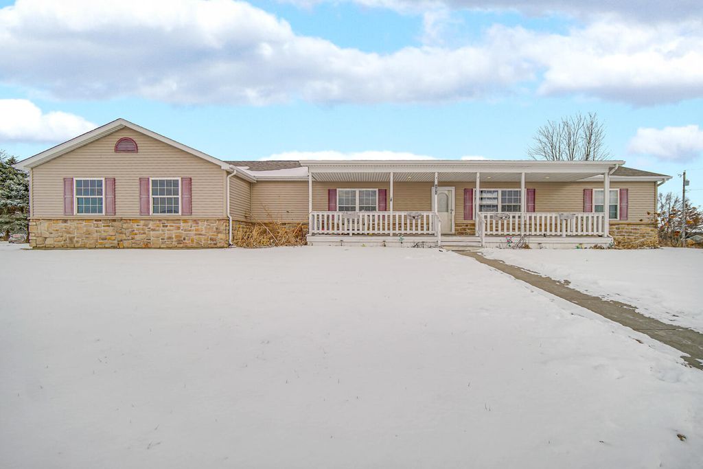 Photo of 17975 Lincoln Lane, Lowell, IN 46356 (MLS # 833457)