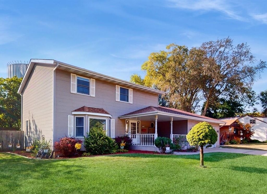 Photo of 8844 Oakwood Avenue, Munster, IN 46321 (MLS # 837632)