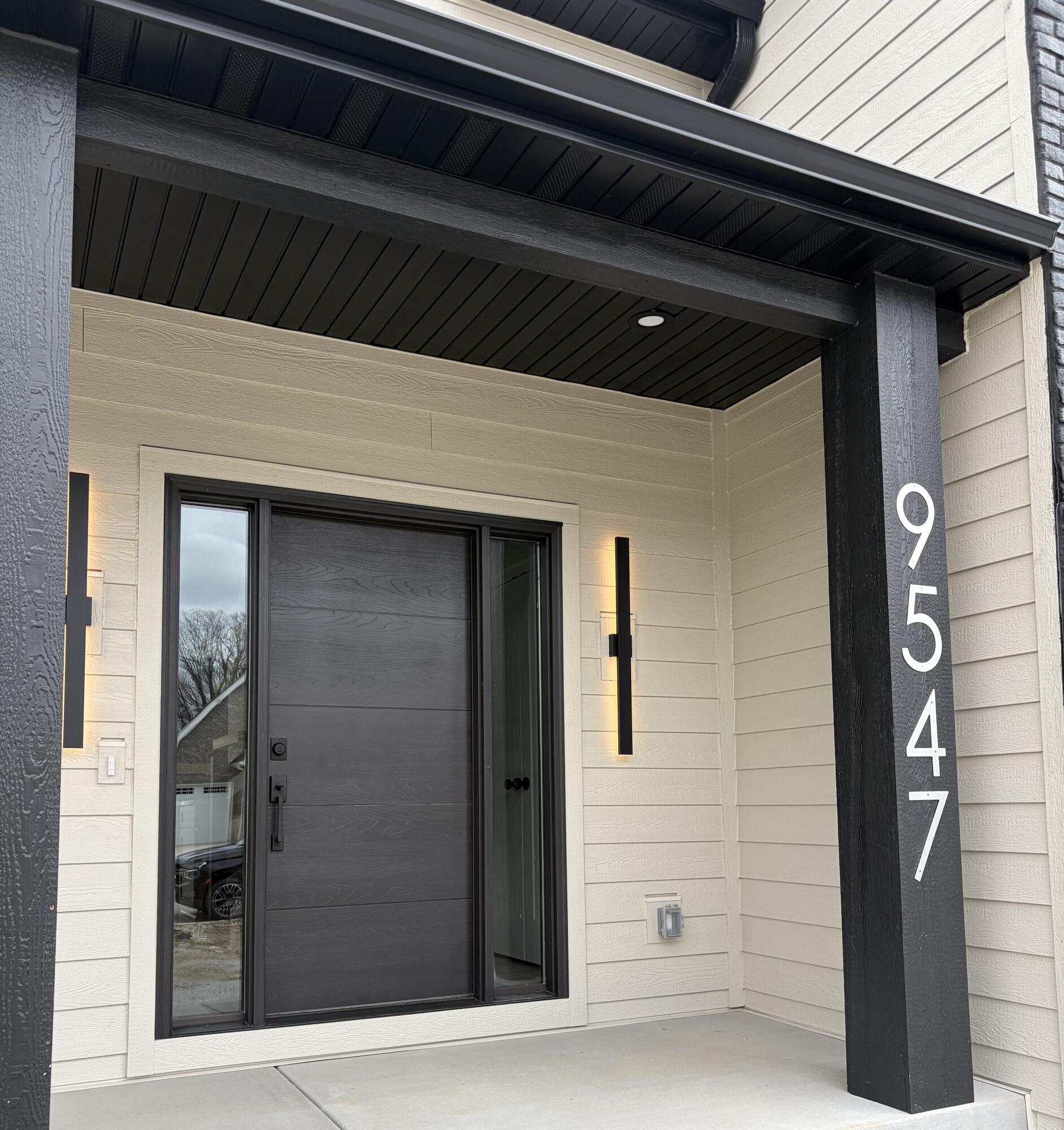 9547 Tall Grass Trail