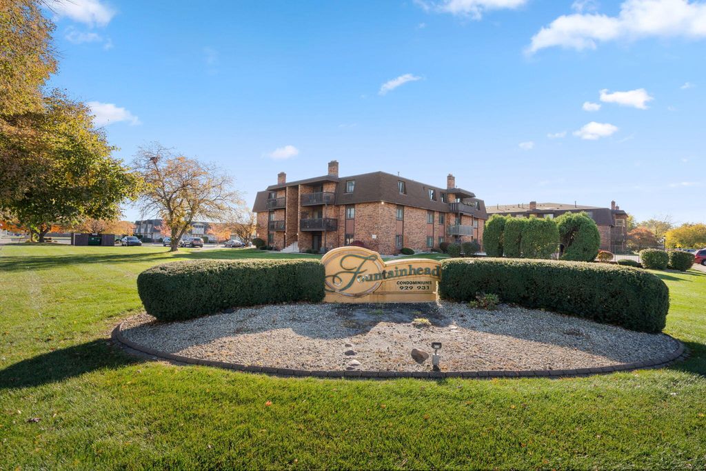 Photo of 929 W Glen Park Avenue #304, Griffith, IN 46319 (MLS # 830527)