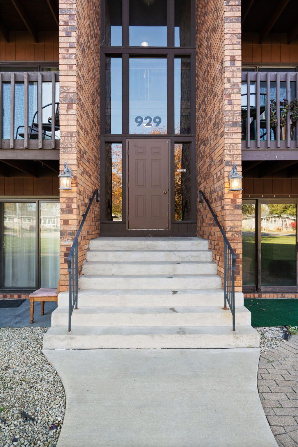 Photo of 929 W Glen Park Avenue #304, Griffith, IN 46319 (MLS # 830527)