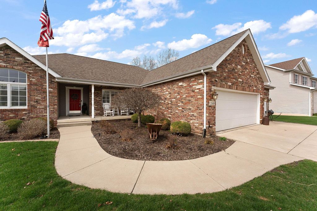 Photo of 12616 Marsh Landing Pkwy, Cedar Lake, IN 46303 (MLS # 836578)
