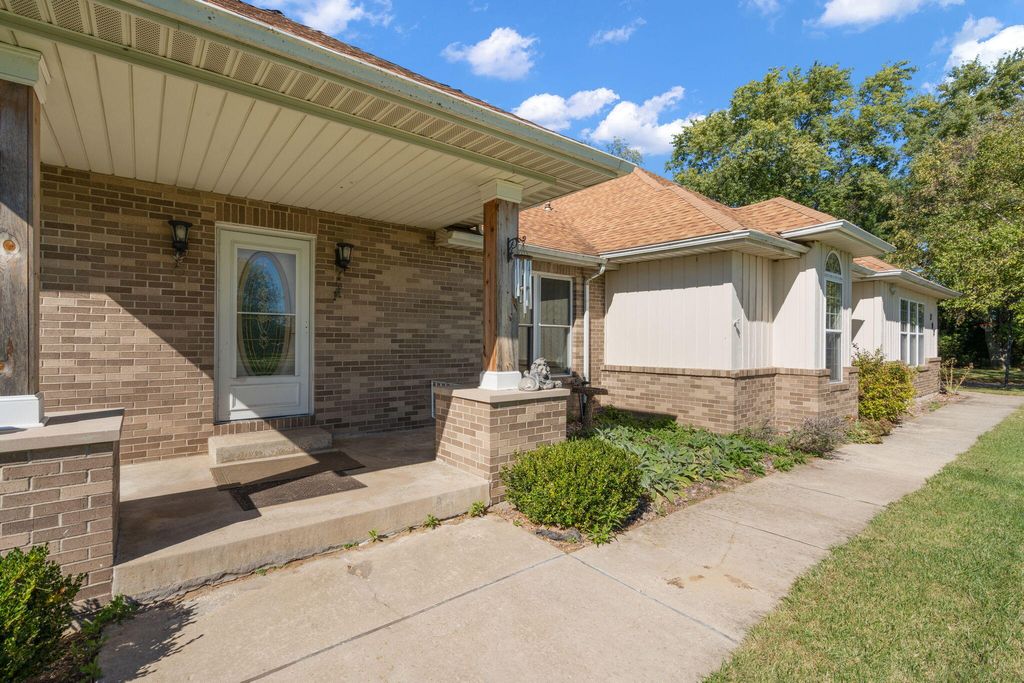 Photo of 292 S 725 W, Hebron, IN 46341 (MLS # 832949)