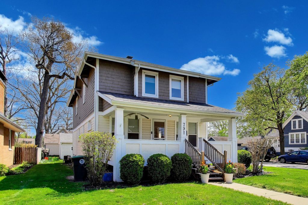 Photo of 791 Lincoln Street, Hobart, IN 46342 (MLS # 838001)